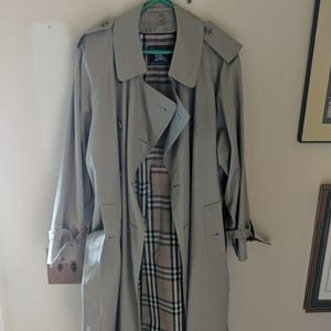 Burberry Men's trench/raincoat